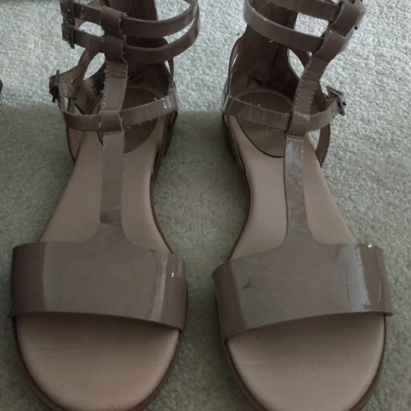 Tahari sandals - Picture 1 of 2